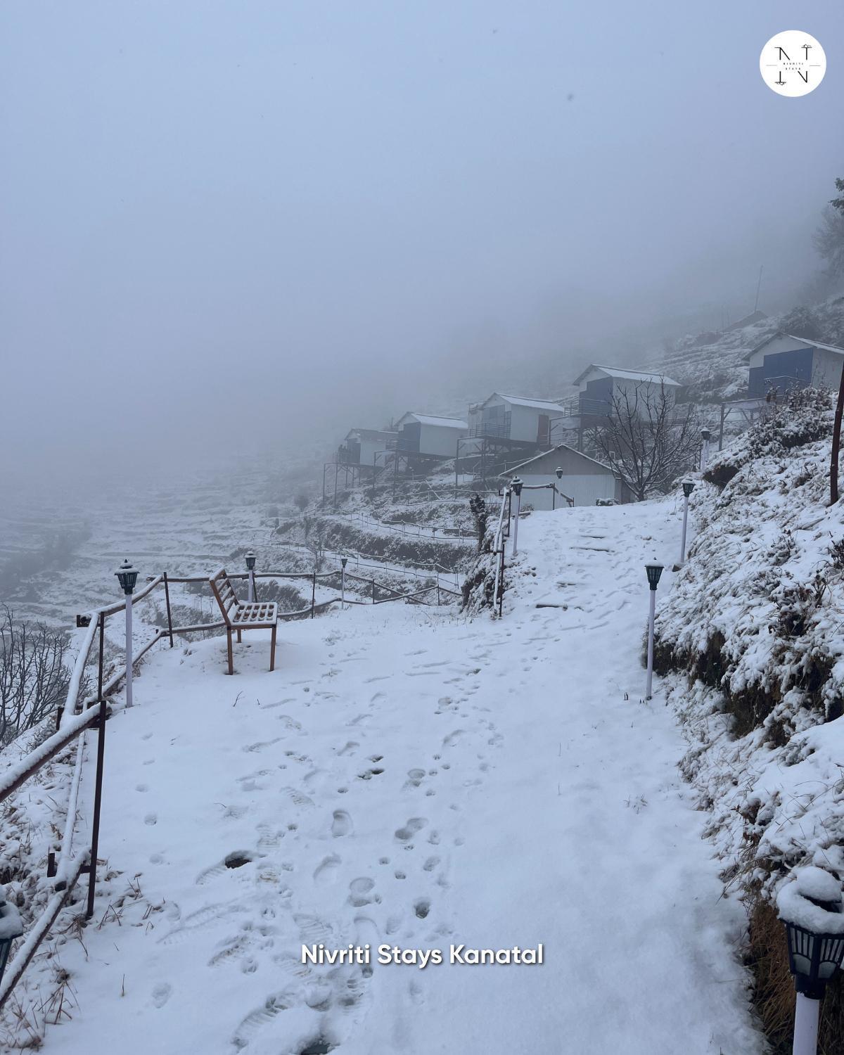 Nivriti Stays Kanatal Exterior foto